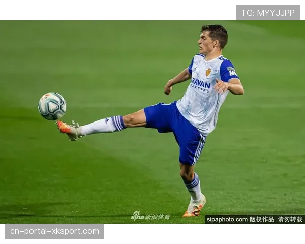 格拉纳达老将索罗赛后累瘫在地,其跑动距离冠绝全场